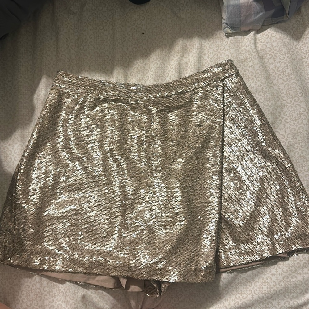Sam Edelman • Gold faux wrap sequin skort, size 2